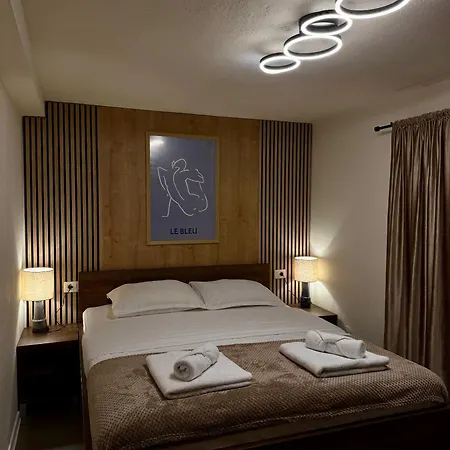 Lun Apartment *